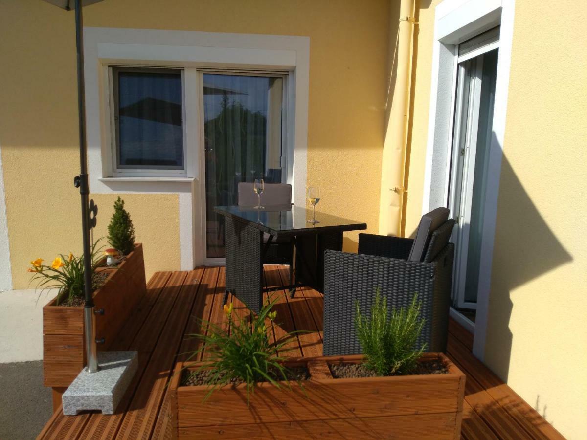 Ferienwohung Fam. Fink Apartment Riegersburg Exterior photo